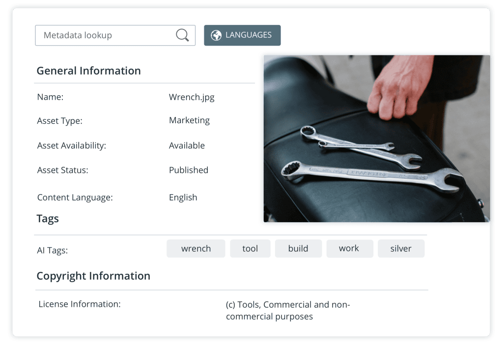 Metadaten-Panel mit Schraubenschlüssel-Bild, Marketing-Details, Tags und Urheberrecht.